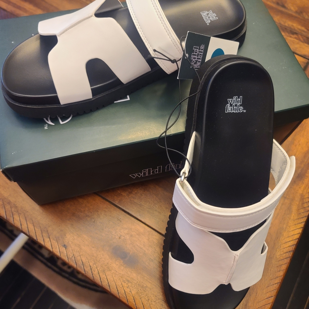 NWT Wild Fable Black and White Sandals